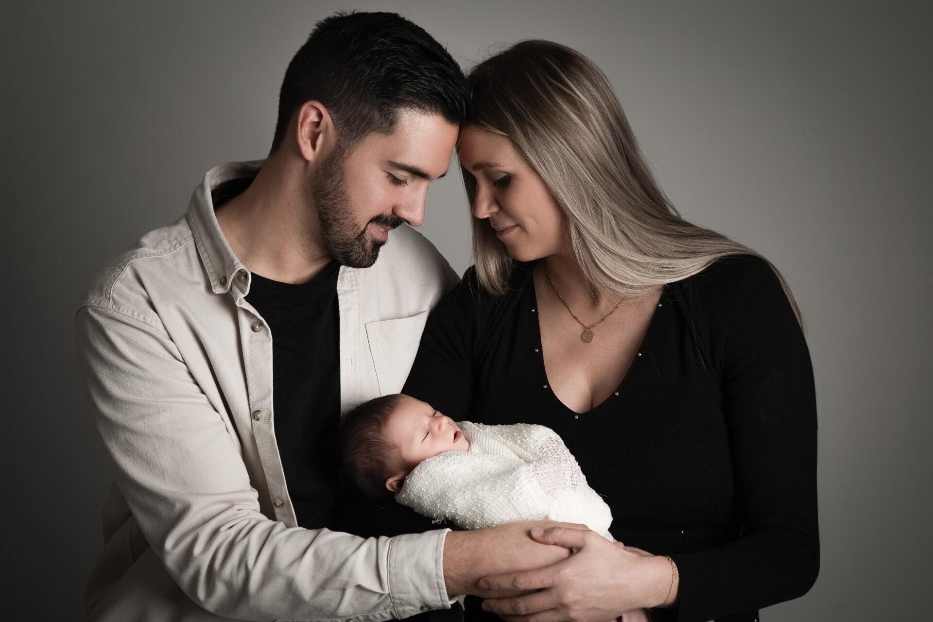 Clara, Valentin et Albane en séance Famille, Naissance au Studio Héméra Photographie, Montigny-Lès-Metz, Lorraine