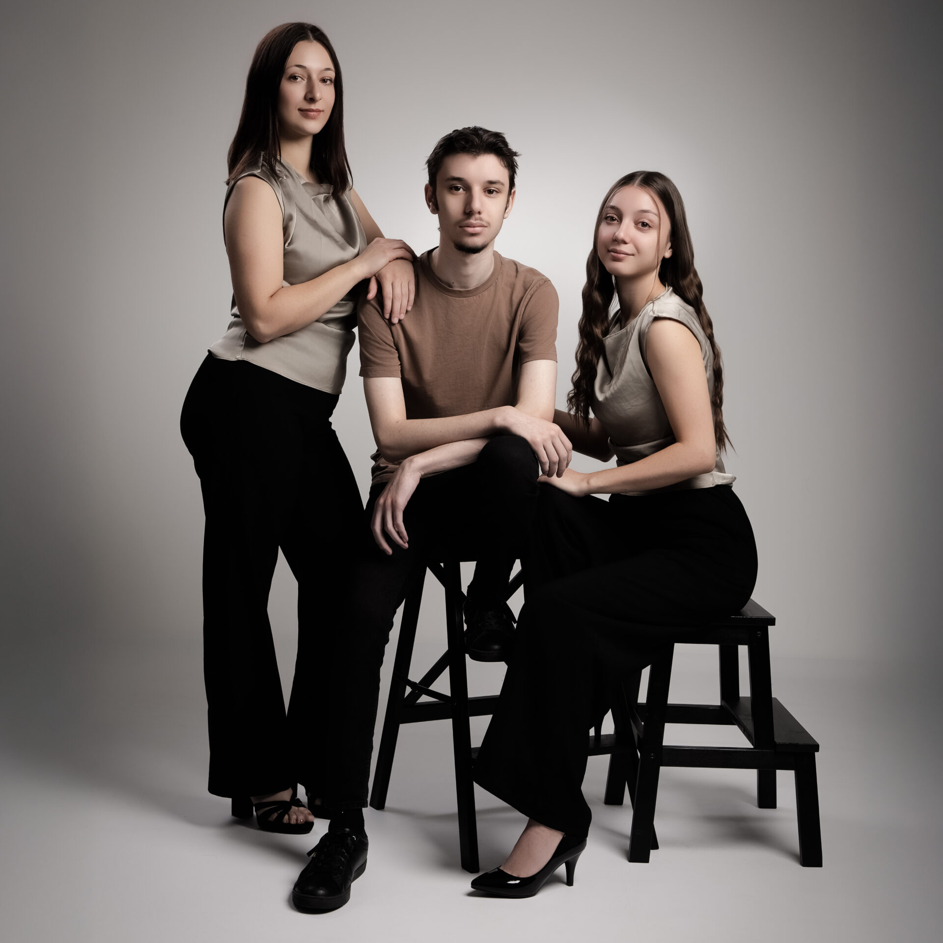 Dimitri, Angelina et Prescillia en séance famille, fratrie au Studio Héméra Photographie, Montigny-Lès-Metz, Lorraine