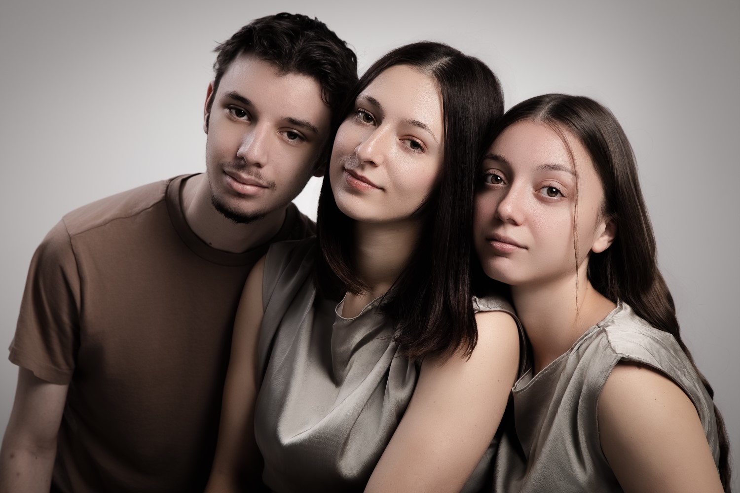 Dimitri, Angelina et Prescillia en séance famille, fratrie au Studio Héméra Photographie, Montigny-Lès-Metz, Lorraine